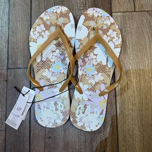 Gap Flip Flops - Never Worn golden brown natural color with flowered sole